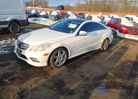 2010 Mercedes-Benz E 550 z USA, uszkodzony, nr VIN WDDKJ7CB1AF035971